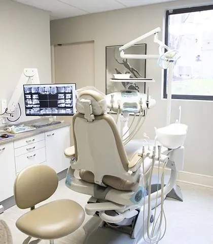 A treatment room with a digital x-ray on the screen.
