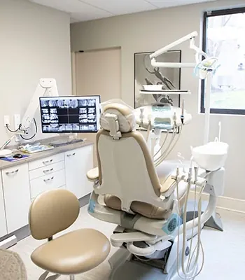 A second treatment room, with a window onto the trees.