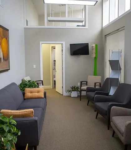The waiting area, with a sofa and armchairs.